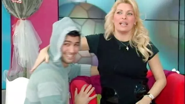 Babe Con Grandi Tette paga in video porno gratis su internet natura con idraulico