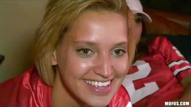 Omesso bionda ragazza cattiva filme porno hd gratis online succhia in bocca