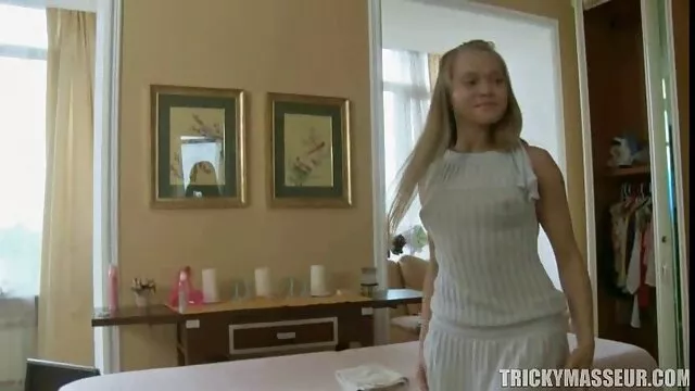 Ragazza si film porno onlain masturba con vibratore clitorideo da vicino