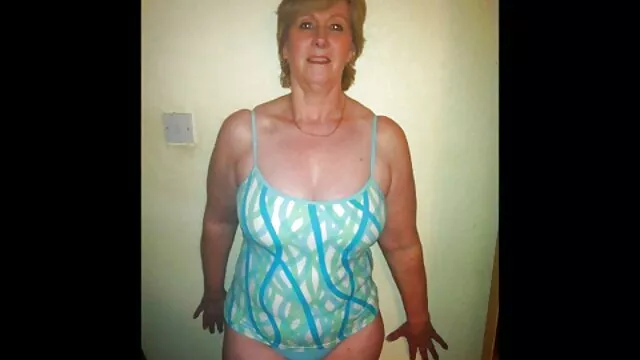 Tizio fa capolino il sesso di un paio di nudisti filme online cu alina plugaru su una spiaggia vuota