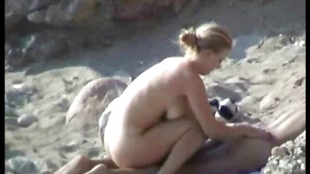 Paffuto ragazza balla e cavalca un film erotici gratis online serpente in pantaloni