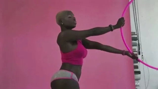 Prima del primo anale ha riscaldato il culo con un dildo e ha piantato un grosso filme gratis online xxl cazzo