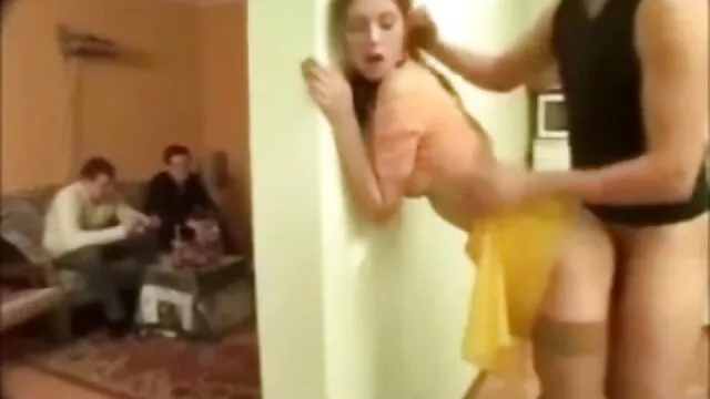 Bionda e bruna lesbiche filme porno online cu virgine cazzo a vicenda con strap-on