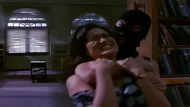 Bionda vizionare filme porno online in strappato costume da bagno nero dà al ragazzo figa