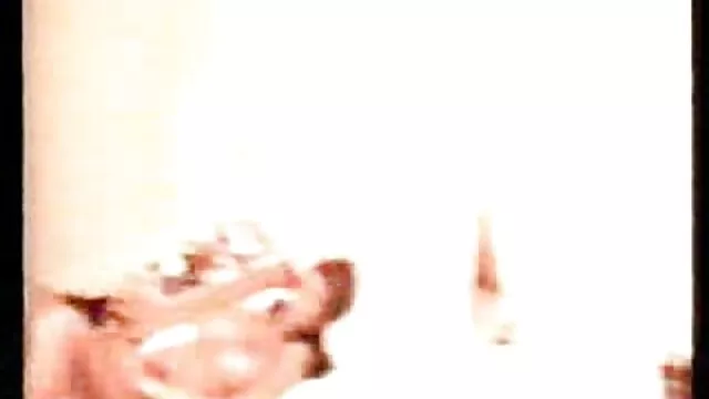 Cagna Veronica succhia duro cazzo a saituri de filme porno online casa di un amico