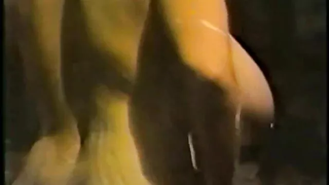 Ballerina ha ottenuto l'orgasmo e cum dentro la film porno gratis online figa